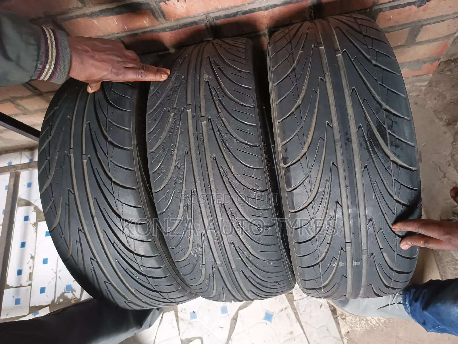 Apolo Tyres Size 215/45r17 Per Pc