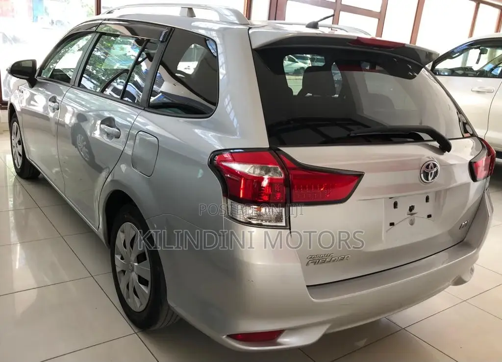 Toyota Corolla Fielder 2017 Silver