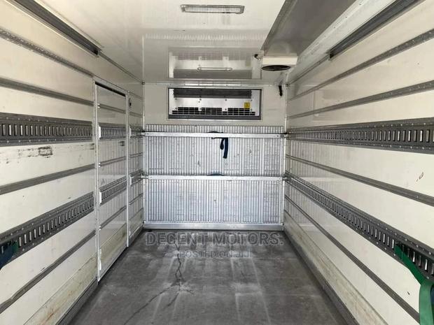 Isuzu Forward Freezer Body - thumbnail 4