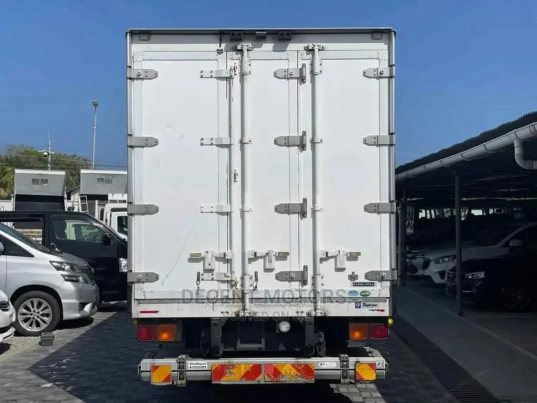 Isuzu Forward Freezer Body