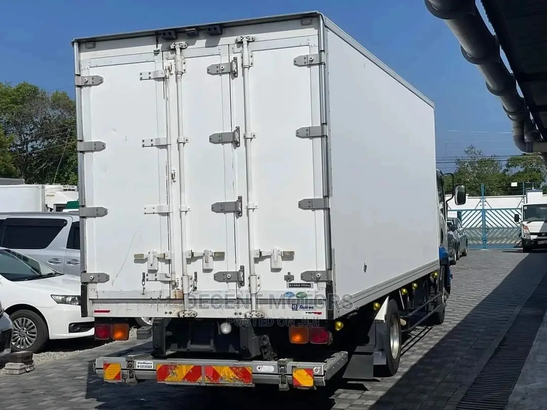 Isuzu Forward Freezer Body