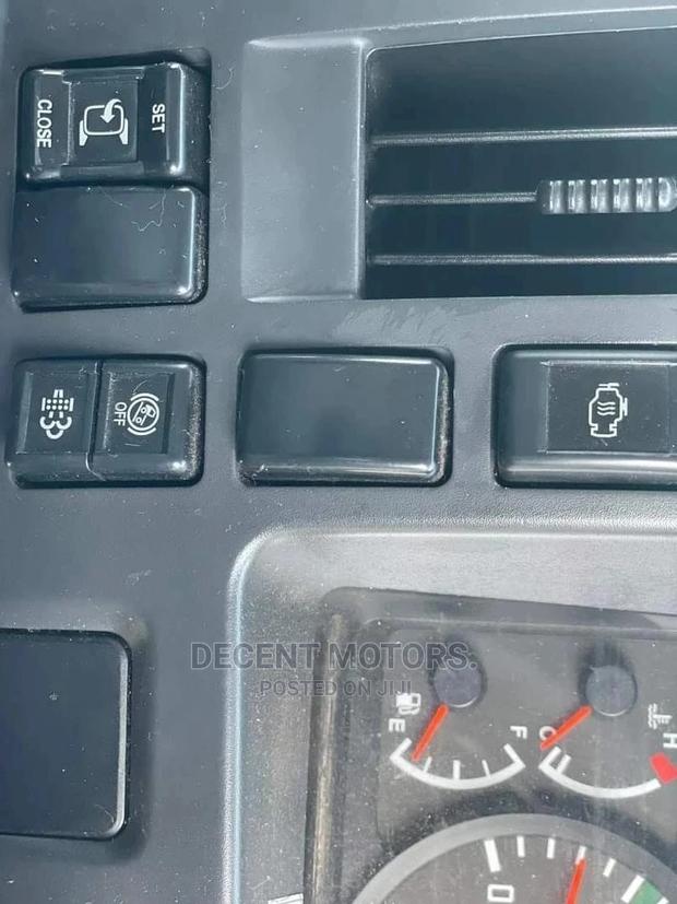 Isuzu Forward Freezer Body - thumbnail 9