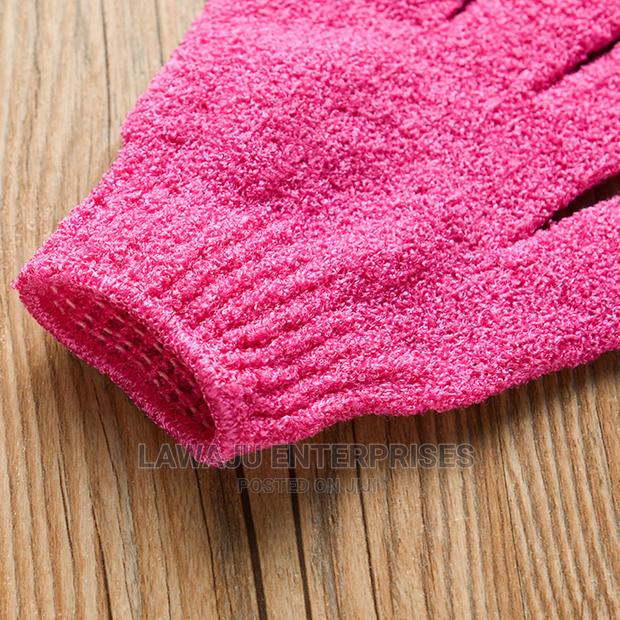 Exfoliating Bathing Scrub Glove- 2pcs - thumbnail 3