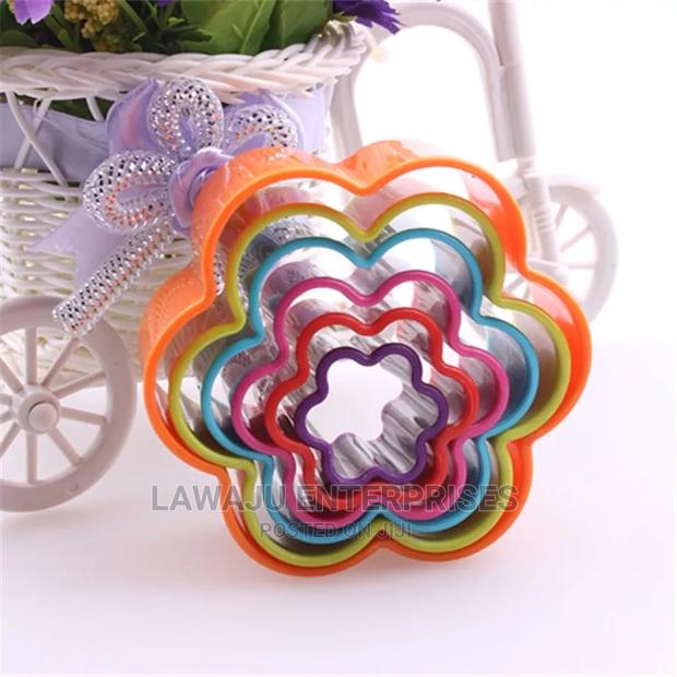 Colourful Plastic Cookie Cutter - thumbnail 3