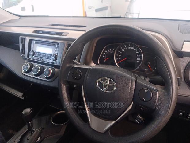 Toyota RAV4 2016 White - thumbnail 4