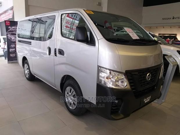 Nissan Caravan 2014 Silver - thumbnail 4