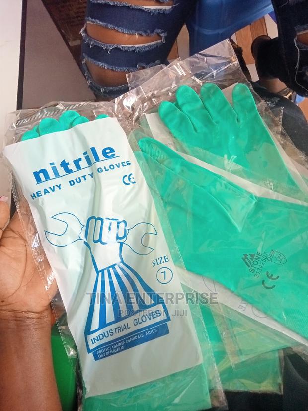 Heavy Duty Nitrile Gloves - thumbnail 2