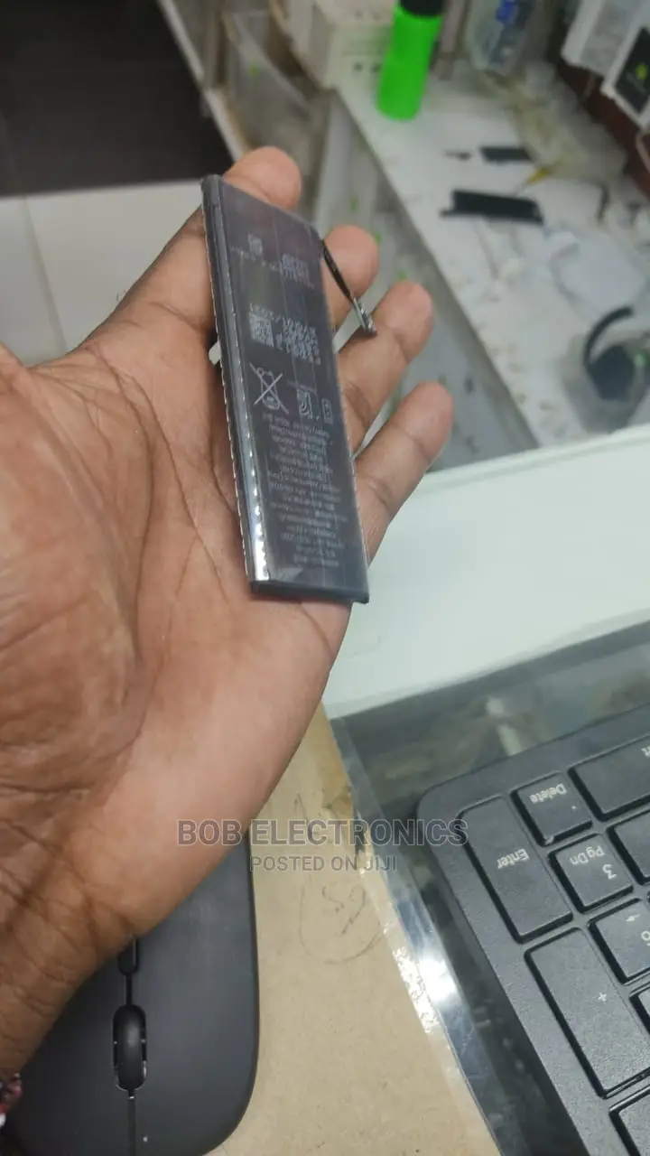 iPhones Batteries Replacement (Genuine One)