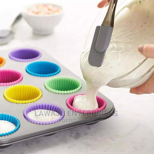12pcs Silicone Reusable Muffin/ Cupcake Baking Mould - thumbnail 6