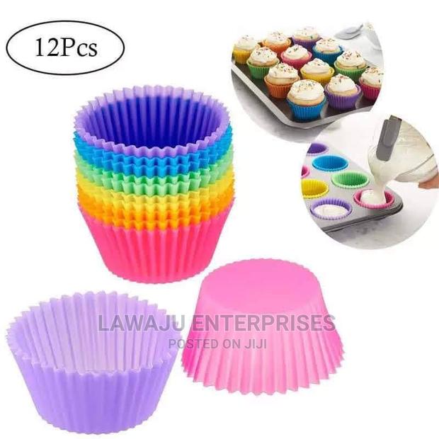 12pcs Silicone Reusable Muffin/ Cupcake Baking Mould - thumbnail 2