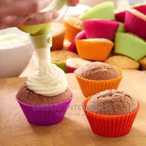 12pcs Silicone Reusable Muffin/ Cupcake Baking Mould - thumbnail 3