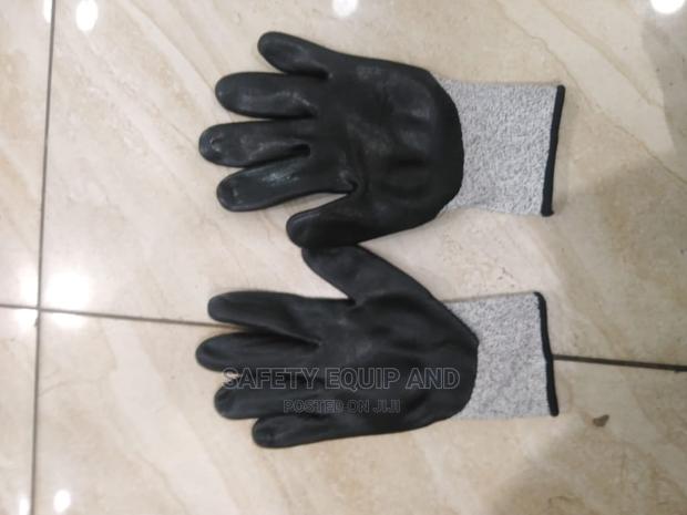 Cut Resistant Hand Protection Gloves - thumbnail 2