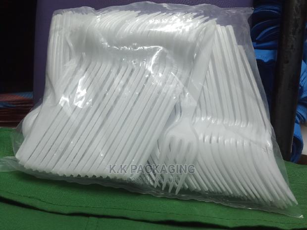 100pcs Plastic Forks at 250 - thumbnail 3