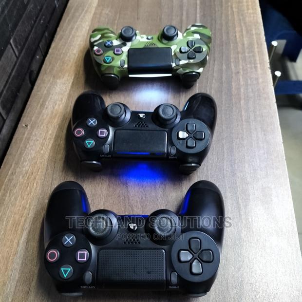 Original Ps4 Pads Used - main view