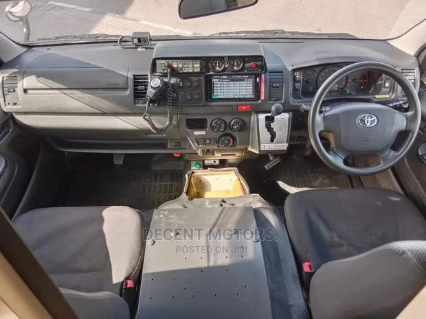 Ambulance Hiace - thumbnail 5