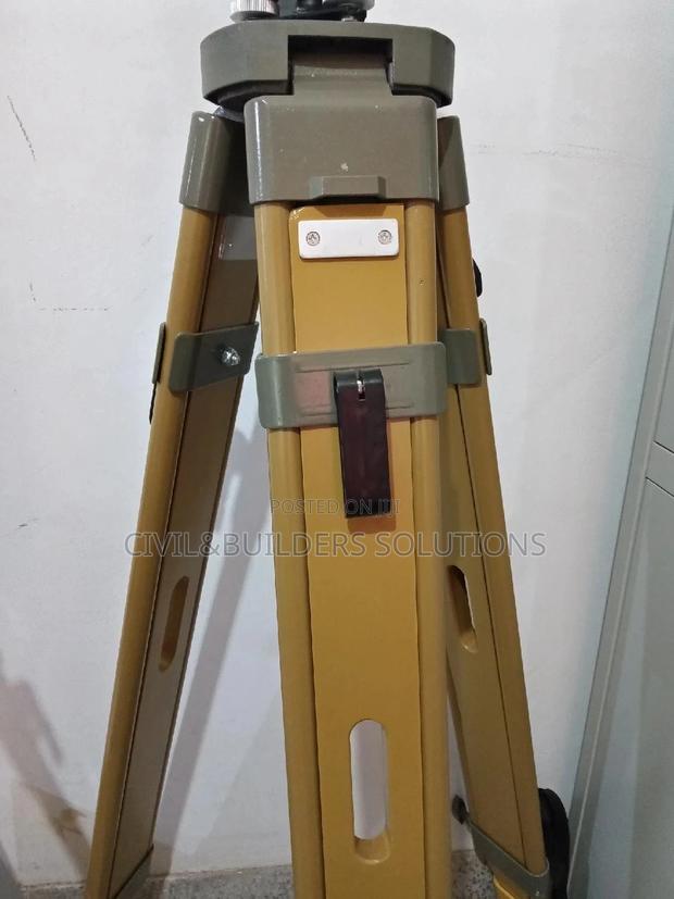 Wooden Tripod (4 Rtk£ Ts)
