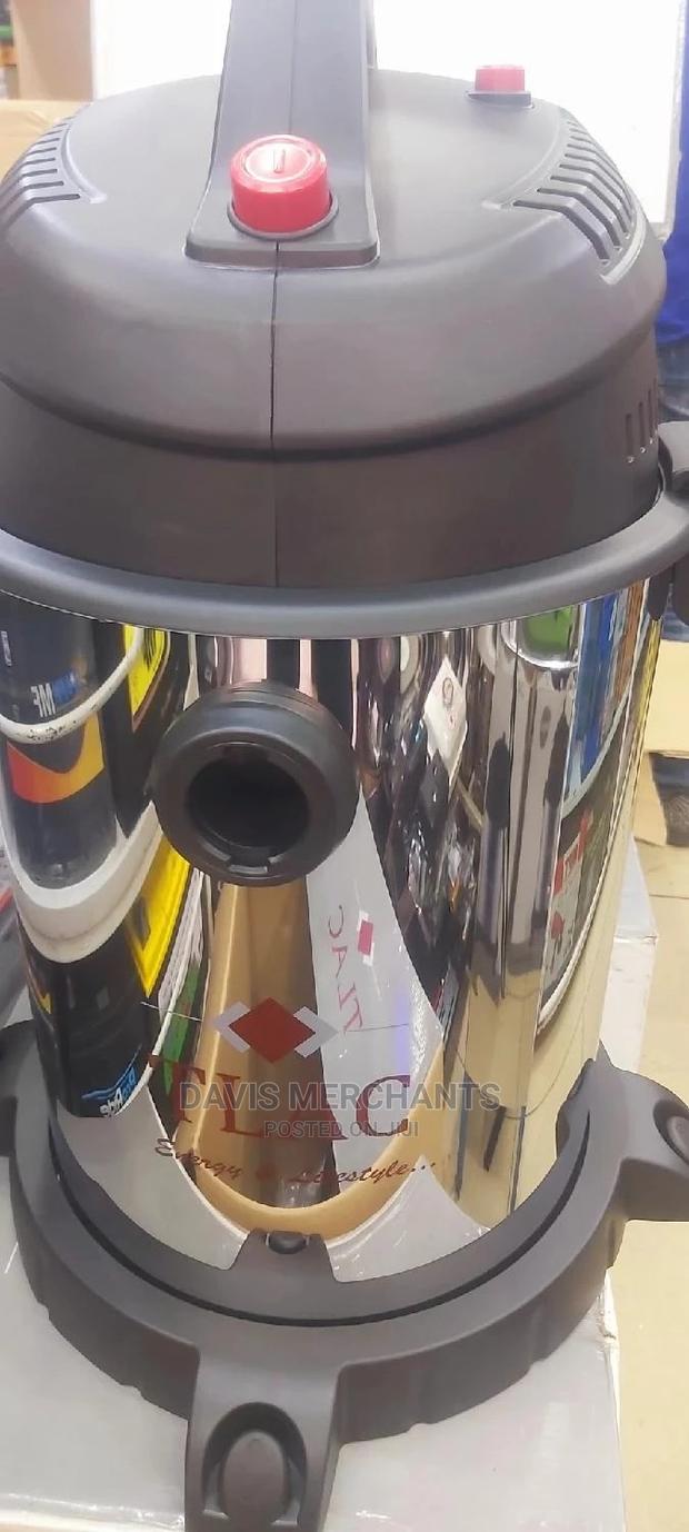 Vacuum Cleaner Wet and Dry With 30 Litre Capacity - main view