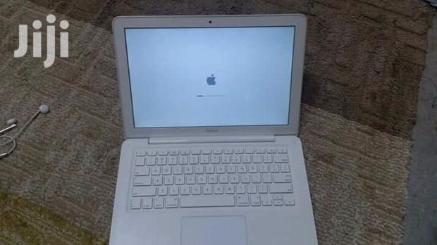 Laptop Apple MacBook 4GB Intel Core 2 Duo HDD 250GB - main view