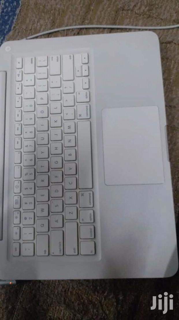 Laptop Apple MacBook 4GB Intel Core 2 Duo HDD 250GB - thumbnail 3