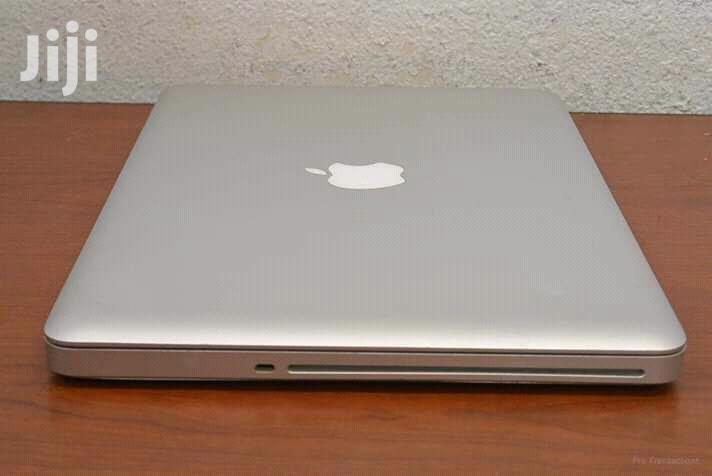 Laptop Apple MacBook Pro 4GB Intel Core i5 HDD 500GB