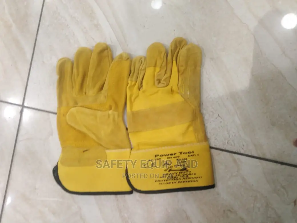 Short Yellow Leather Gloves