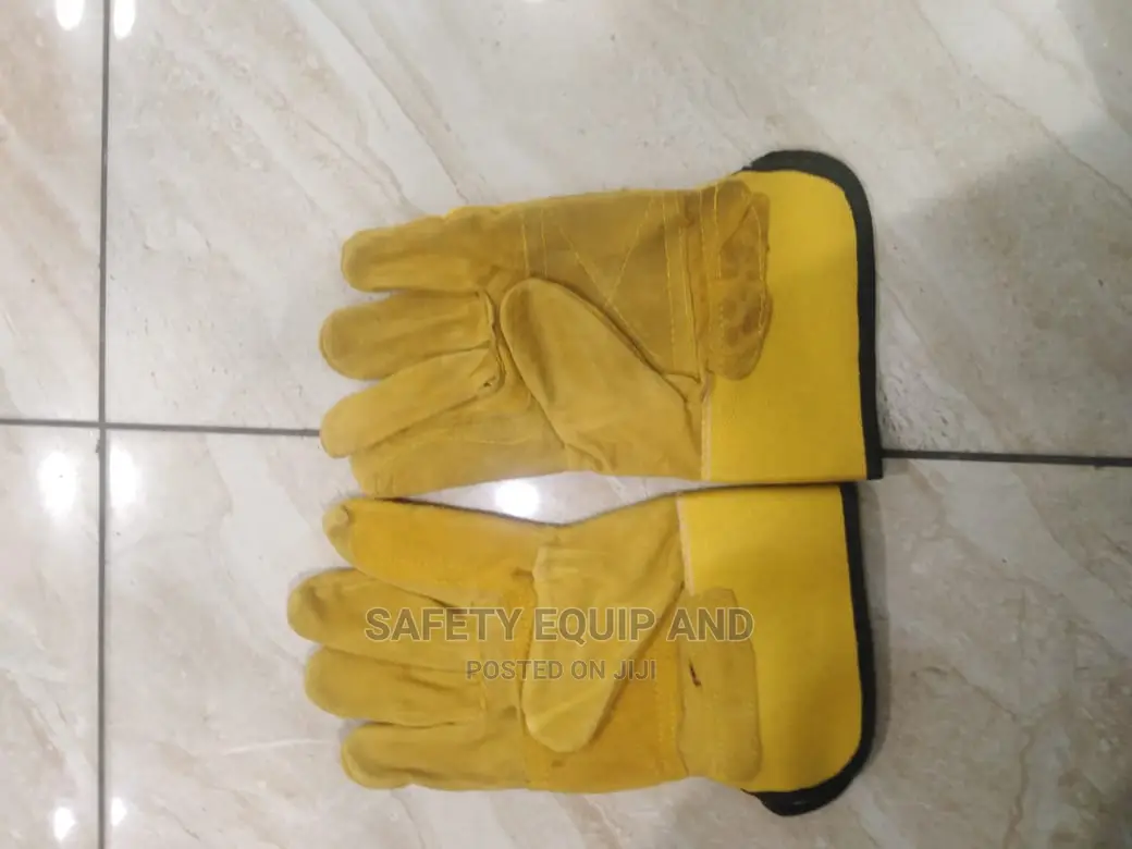 Short Yellow Leather Gloves
