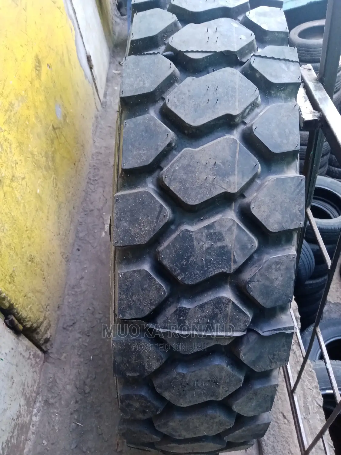 12.00R20 Advance Tyre (Diff)