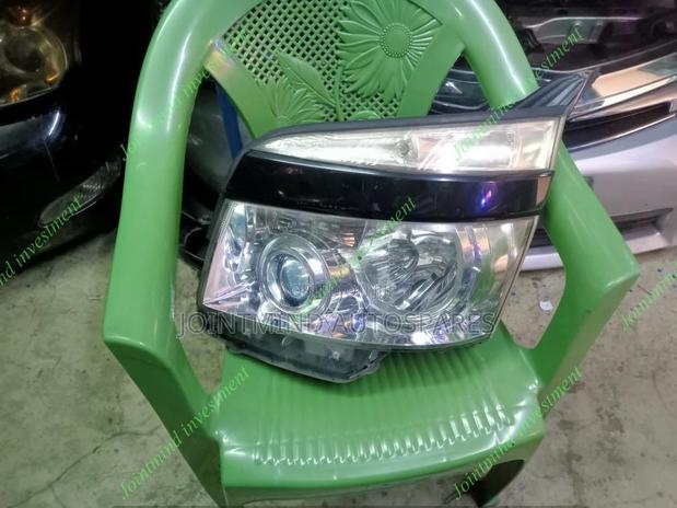 Voxy 2010 Headlight - main view