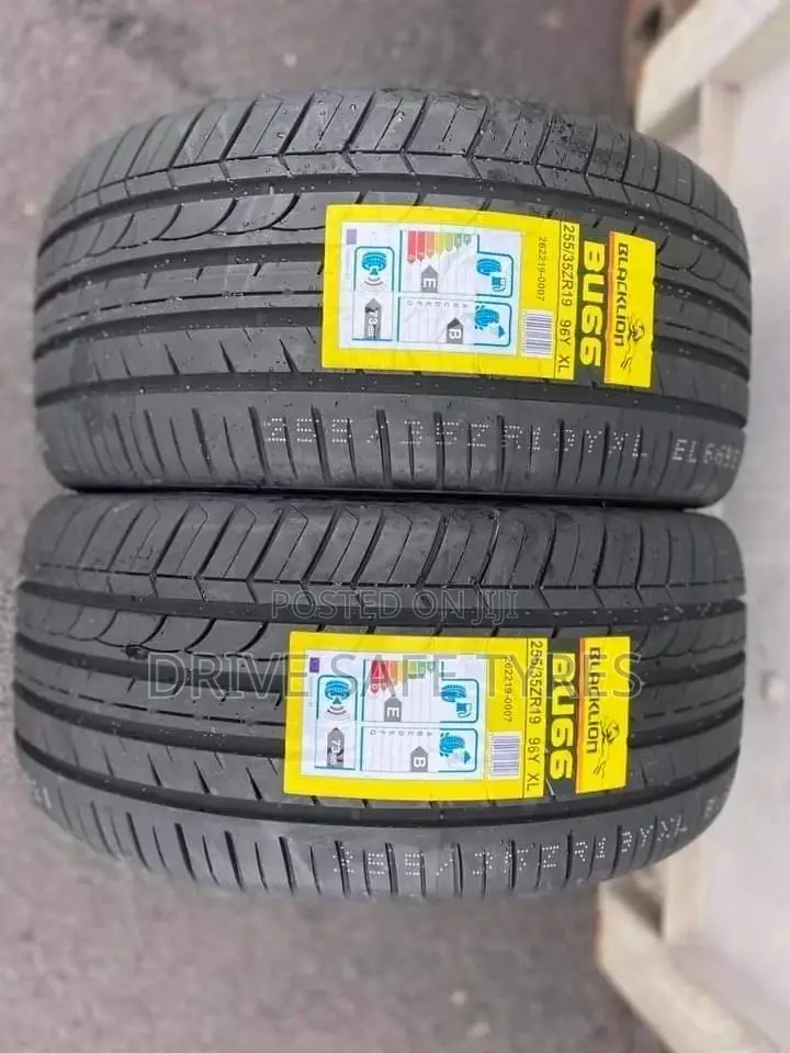 255/35 R19 Black Lion Tyre