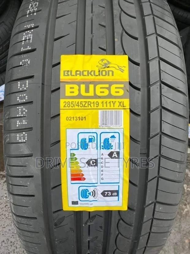 285/45 R19 Black Lion Tyre