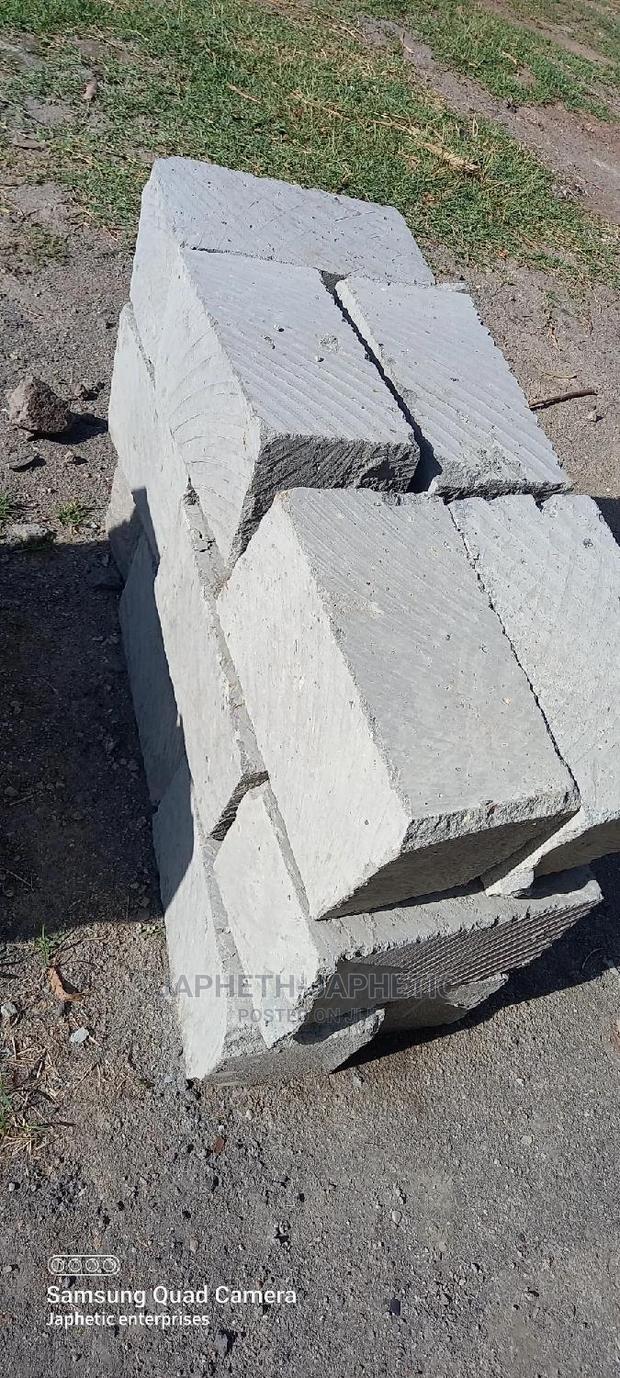 White/Blue Machine Cut Stones  - thumbnail 2