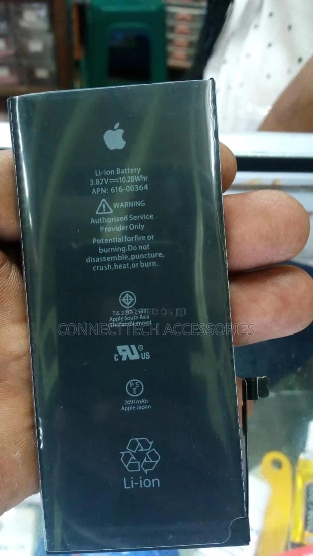 iPhone 8plus Battery Replacement - thumbnail 2