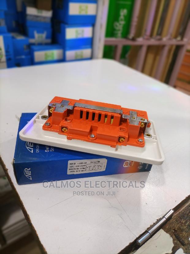 USB Twin Socket - thumbnail 3