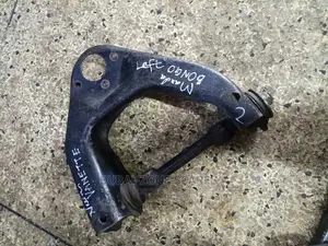 Upper Control Arms Nissan Vannette.