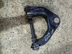 Upper Control Arms Nissan Vannette.