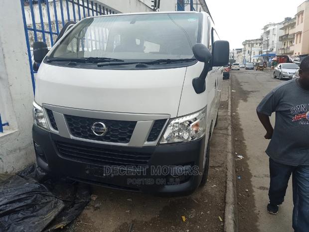 Nissan Caravan 2014 White - thumbnail 2