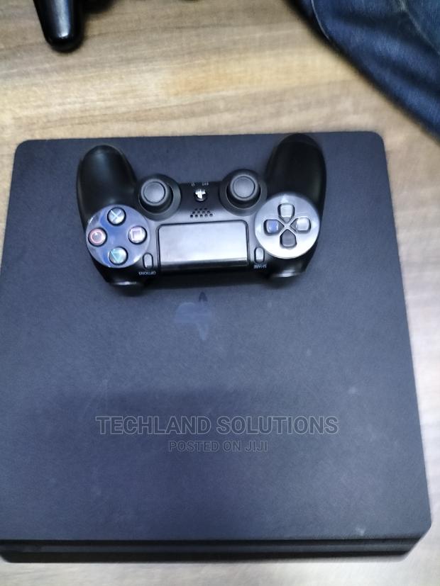 Slim Playstation 4 Used - thumbnail 4