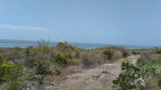 4.5 Acres Sandy Beach on Sale at Malindi. - thumbnail 12