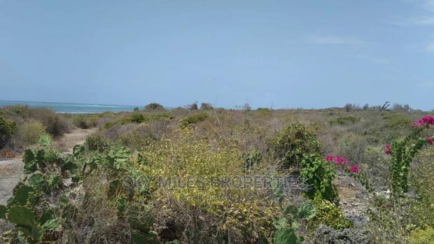 4.5 Acres Sandy Beach on Sale at Malindi. - thumbnail 14