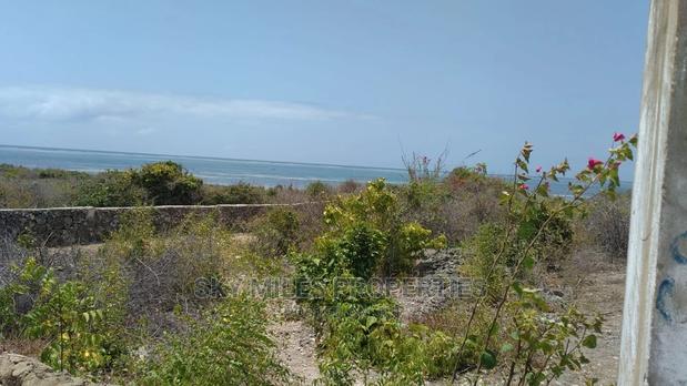 4.5 Acres Sandy Beach on Sale at Malindi. - thumbnail 13