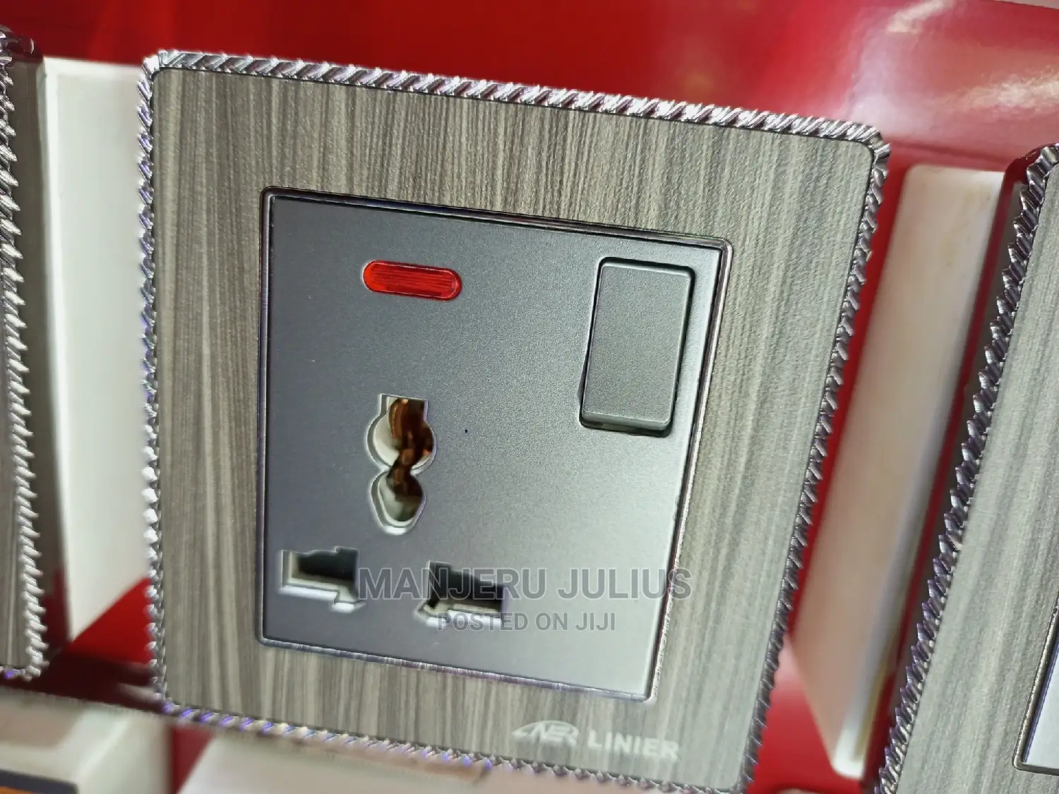 Executive Single Socket