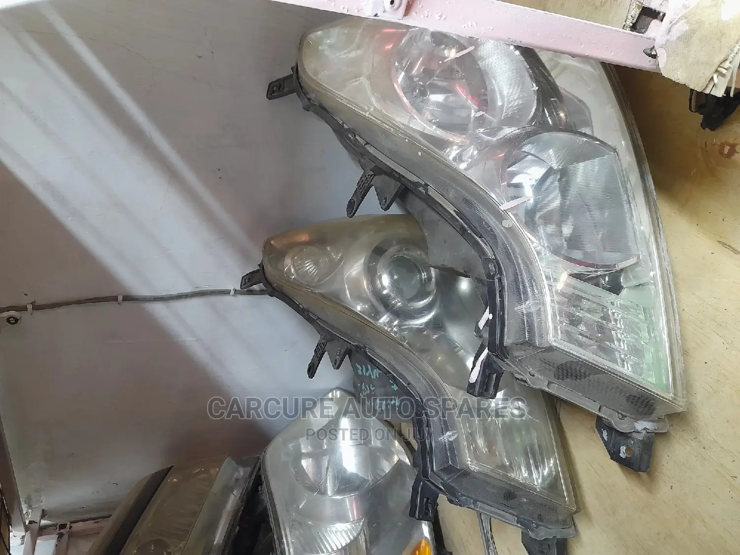 Nissan Wingroad Y12 Headlights