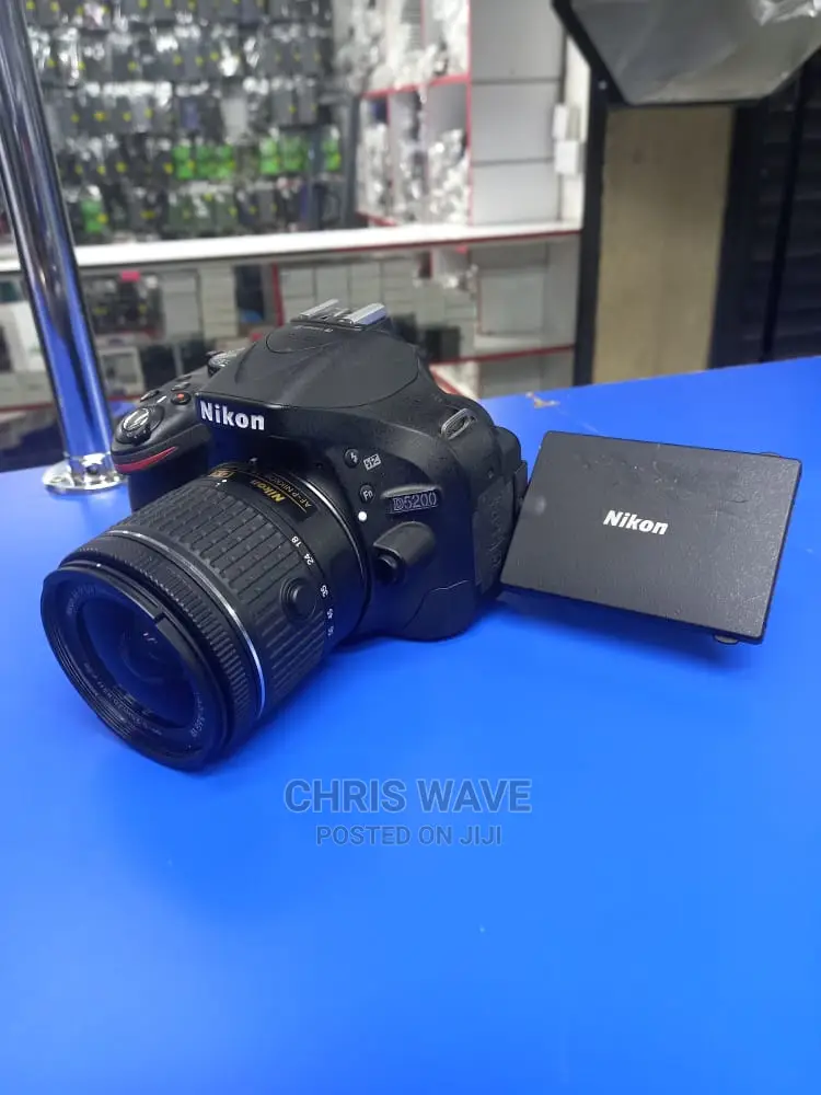 Nikon D5200 Flip Camera