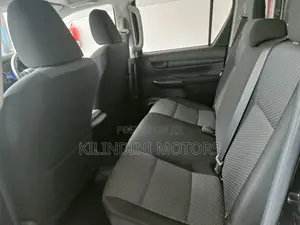 Toyota Hilux 2016 Black