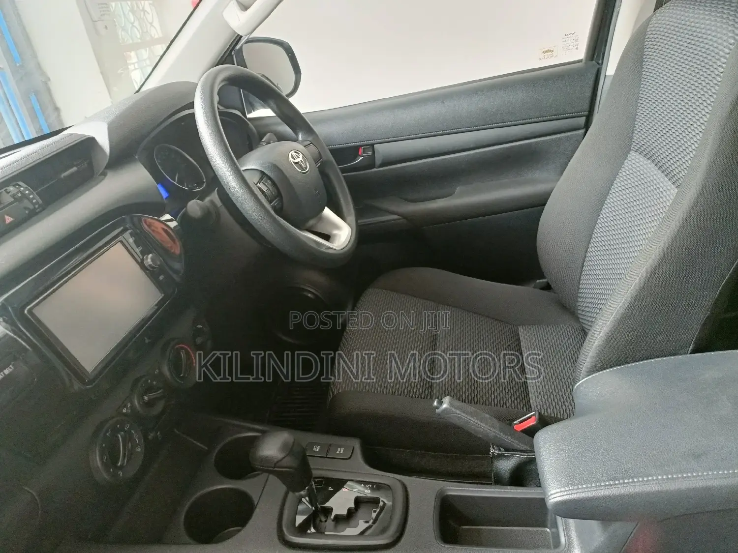 Toyota Hilux 2016 Black