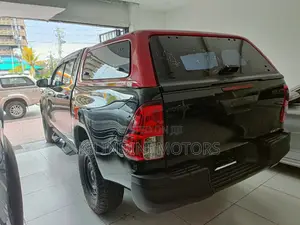 Toyota Hilux 2016 Black