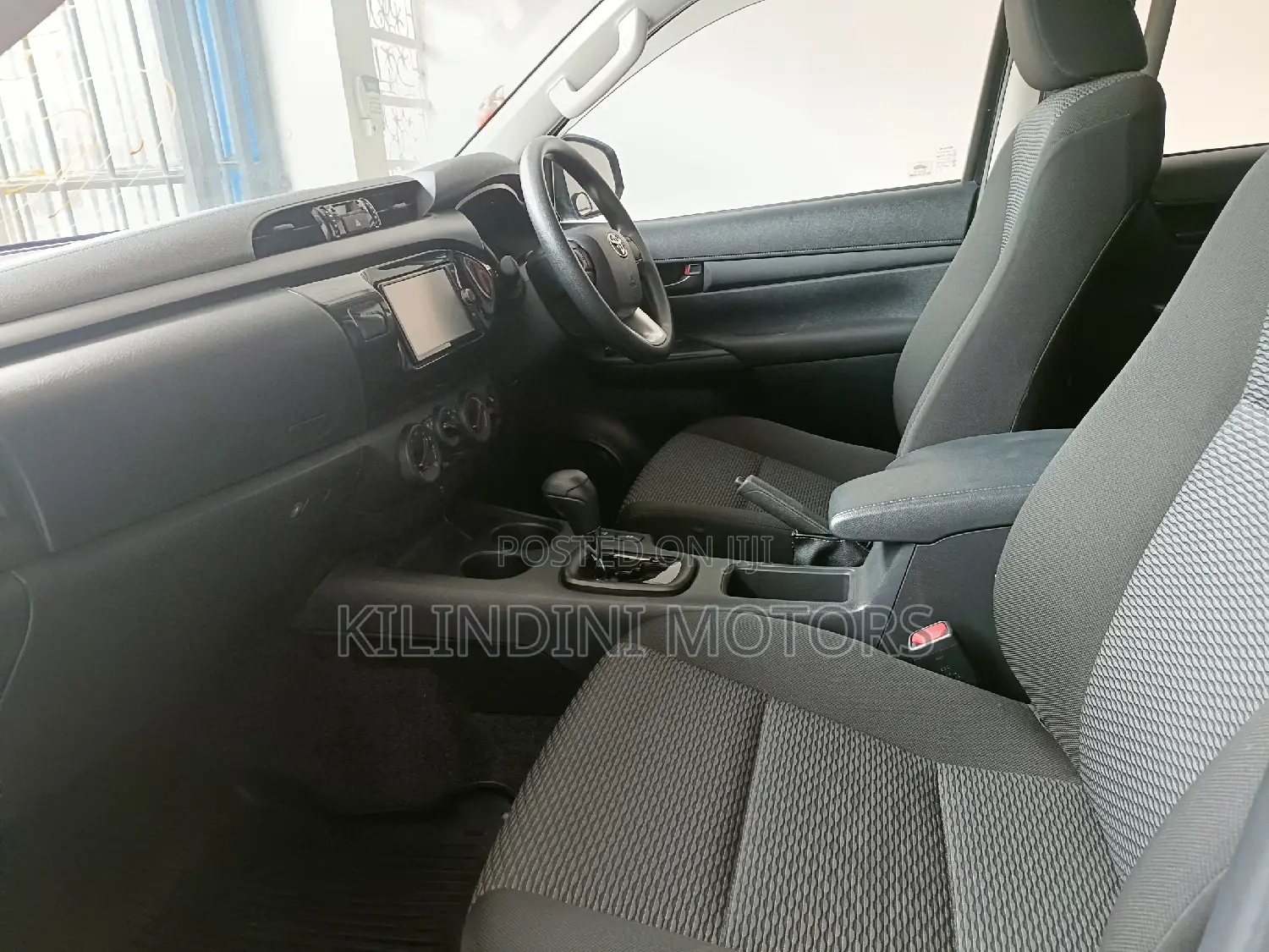 Toyota Hilux 2016 Black