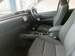 Toyota Hilux 2016 Black