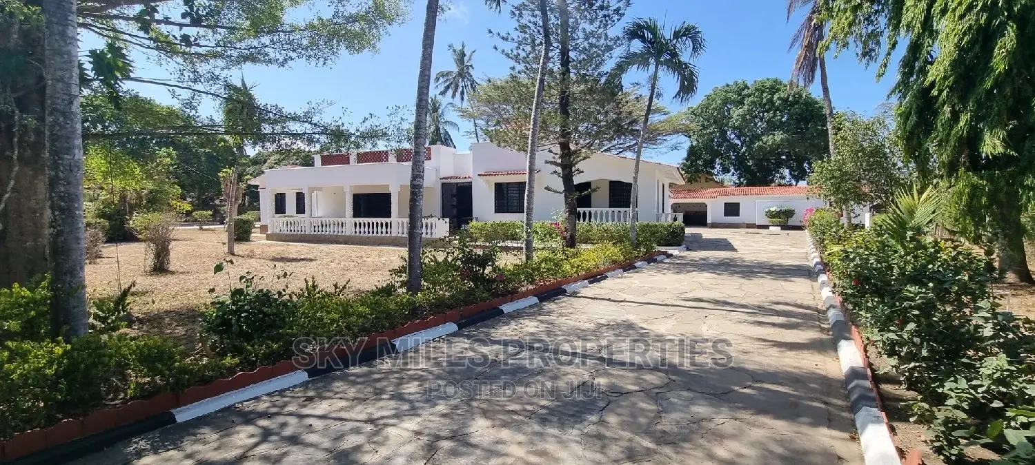 Fully Furnished 5 Bedroom Villa Available for Short Stay
