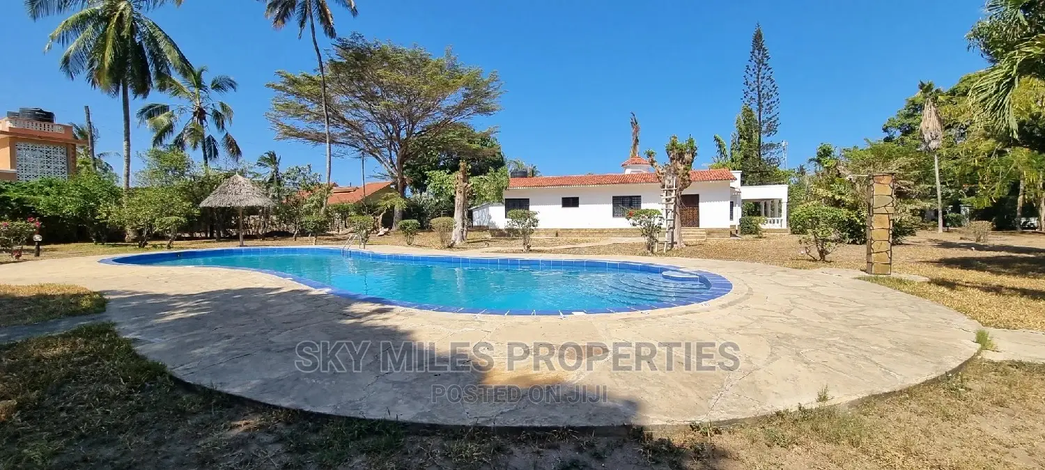 Fully Furnished 5 Bedroom Villa Available for Short Stay
